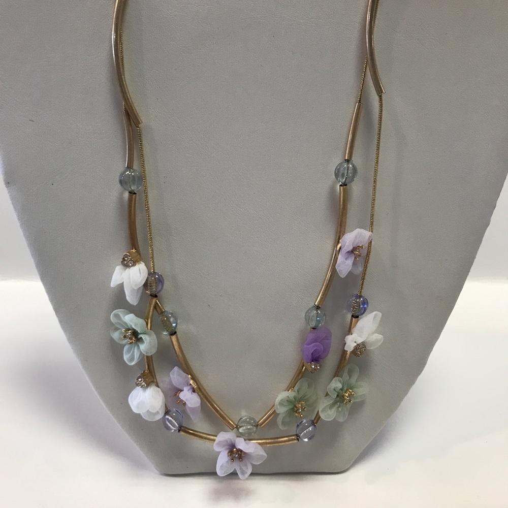 NWT! Lonna & Lilly Lavender & Ivory Flower Necklace, Bracelets & Earrings Purple - Picture 4 of 7